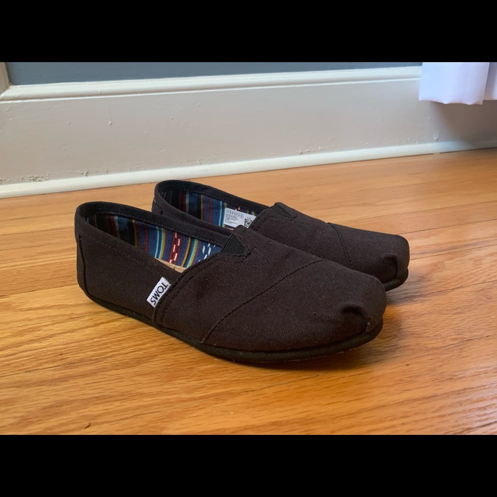 Black TOMS size 7